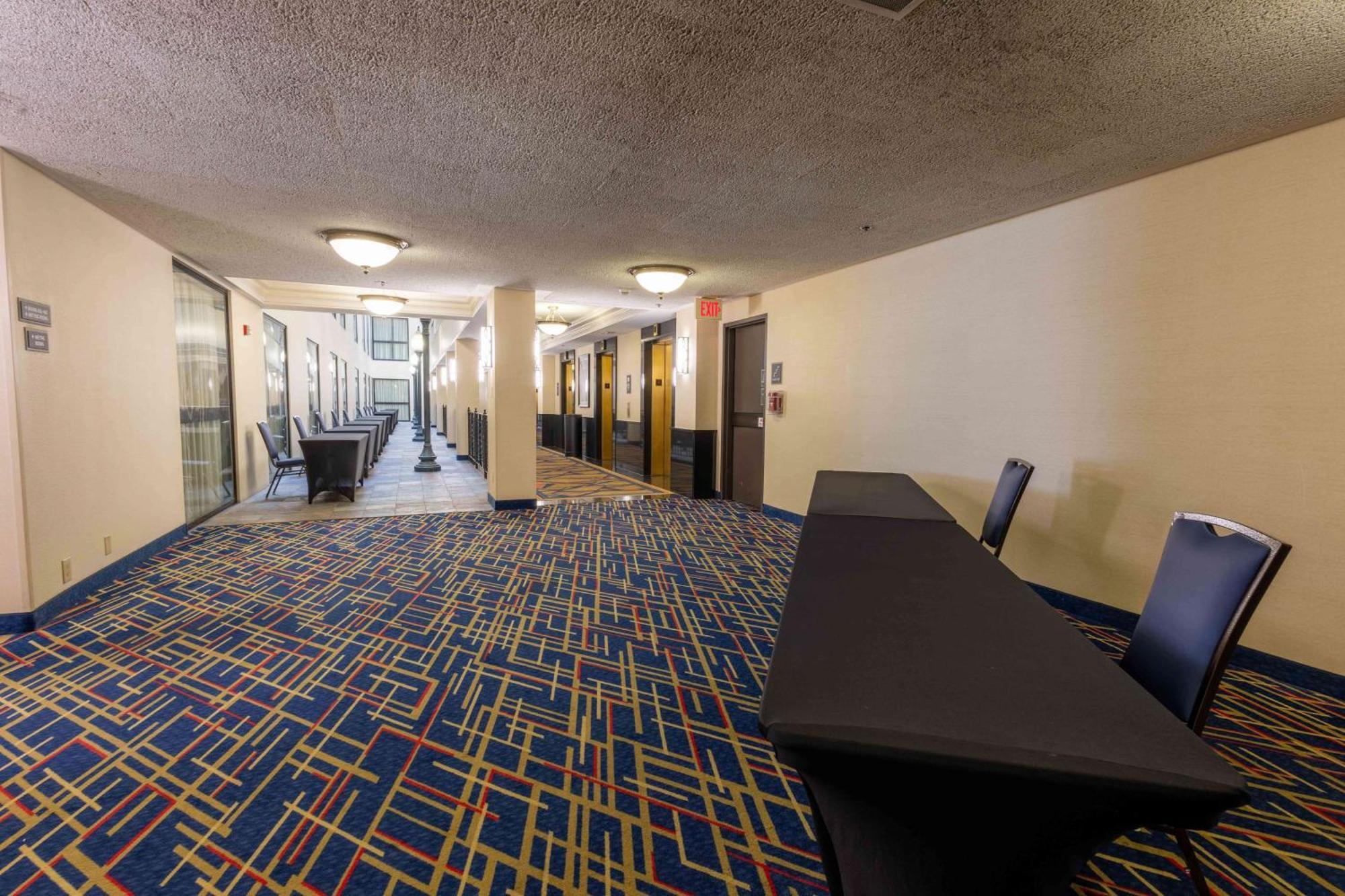 Hotel Drury Plaza At The Arch 3*