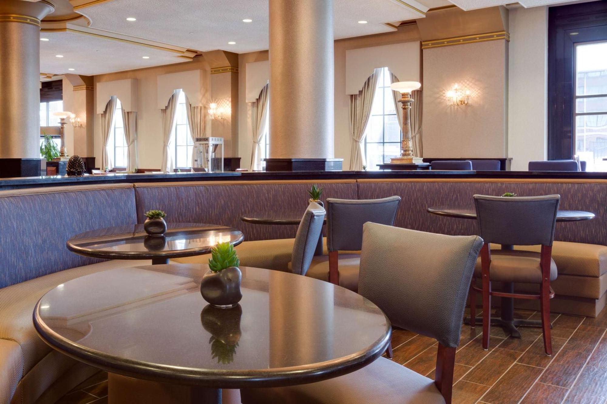 Drury Plaza At The Arch Hotel